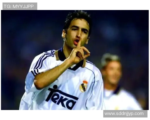 足球传奇归来故土再战昔日球场重温辉煌岁月