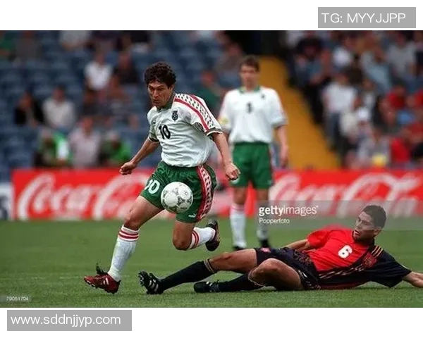 围绕足球球星170成长历程与辉煌成就的深度探索